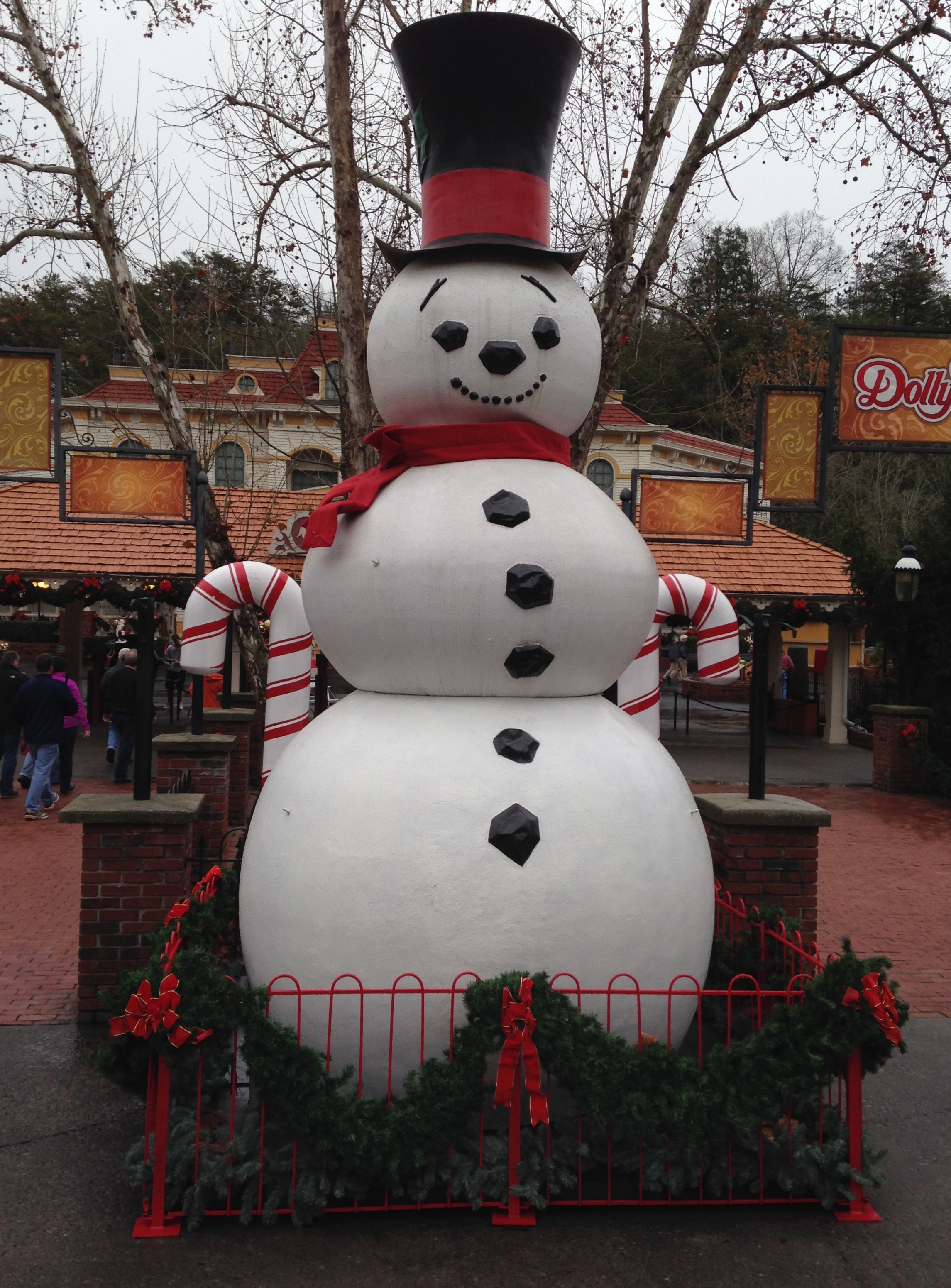 Dollywood - Snowman that greets you as you arrive - Pigeon Forge