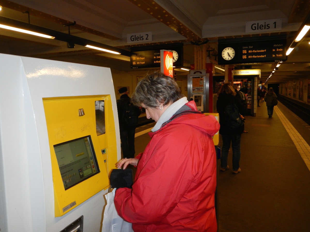 Nancy getting our tickets at the U-Bahn station